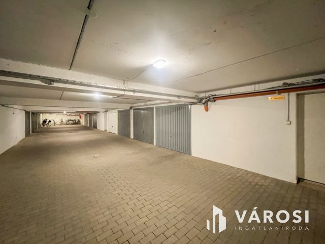 Legjobb helyen földszinti lakás garázzsal