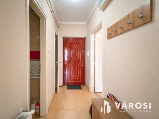 Legjobb helyen földszinti lakás garázzsal