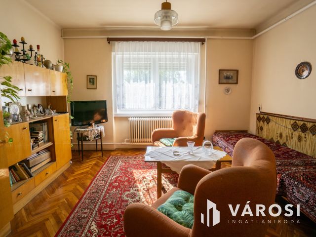 Saroktelken, kockaházból otthon