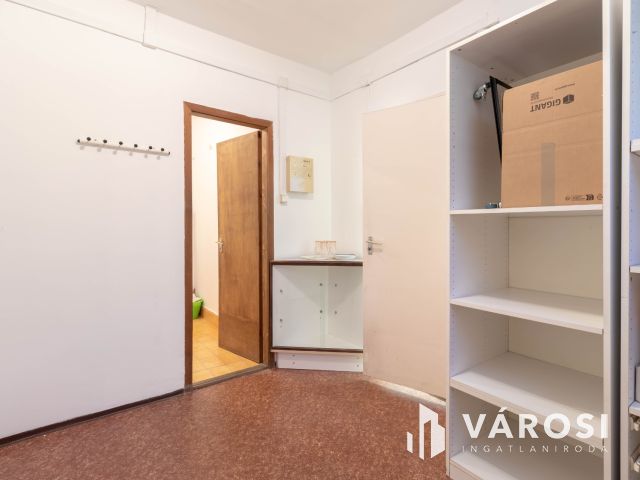 Utcafronti, kirakatos, 55 m2-es üzlet a Béke utca közelében